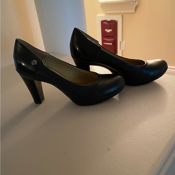 Gently used black leather heels, Geox, size 5,5 - Picture 3 of 4